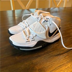 Nike Kids White and Black Kyrie Oreo size 4.5